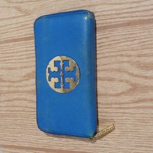 Authentic Tory Burch Blue Round Zip Long Wallet 7.5 x 40-in, Fair Condition